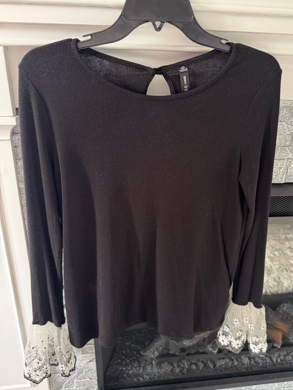 Design Lab Lord & Taylor Top Women’s Black Long-Sleeve White Lace Cuffs